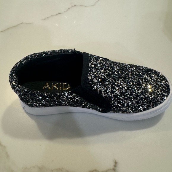 Akid kids silver dazzle shoes 11 C - Picture 1 of 5